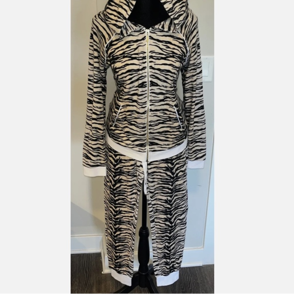 IN SEARCH OF TIGER PRINT JUICY COUTURE SWEATPANTS